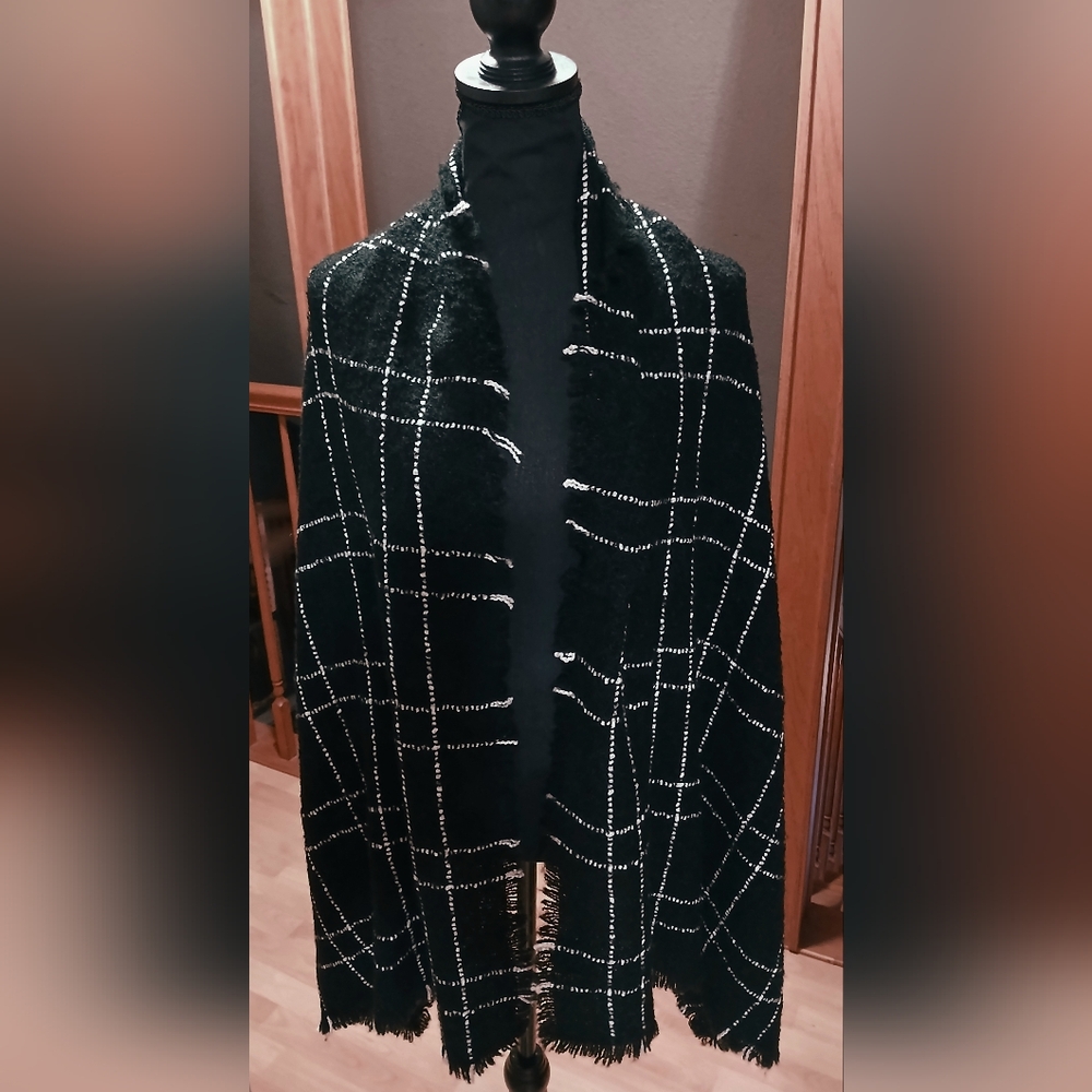 Women's Elegant Black and White Checkered Knitted Shawl/Scarf/Wrap One Size
